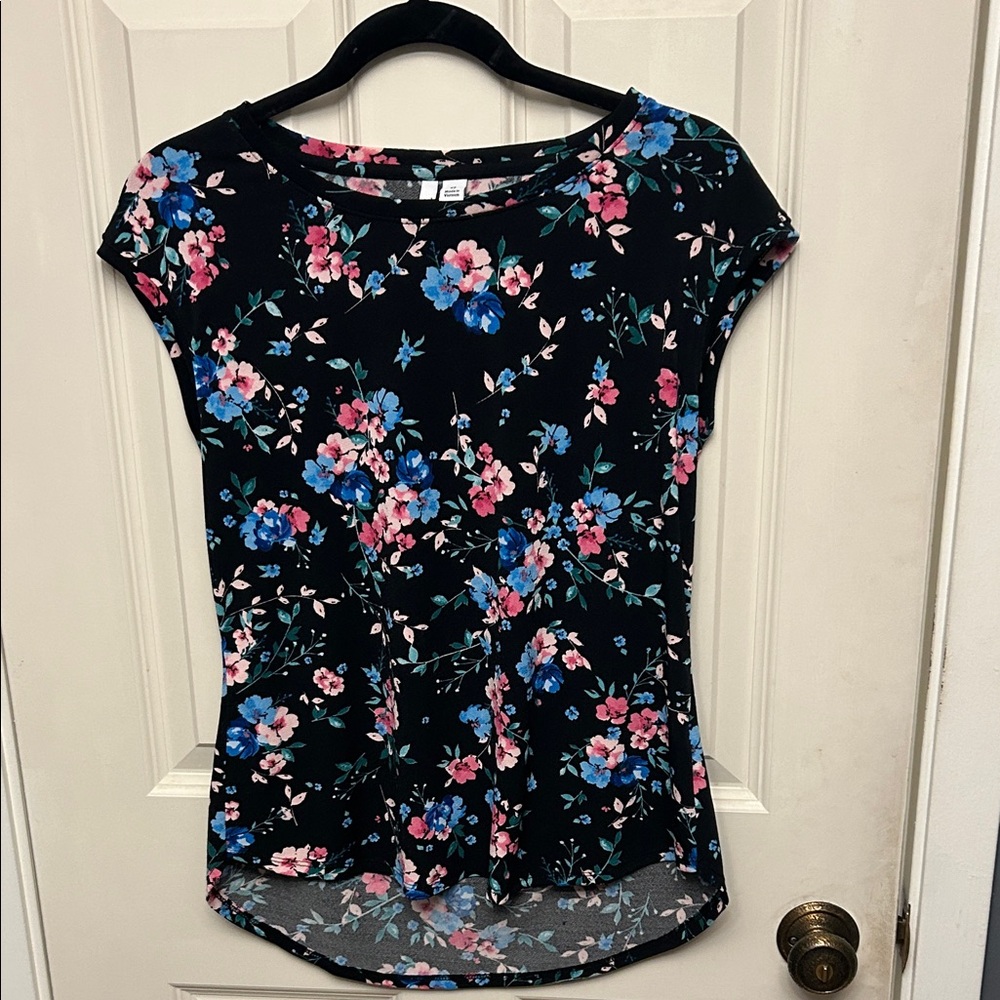 Elle Black Floral Short Sleeve Top